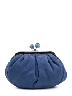 Handbag with clasp closure