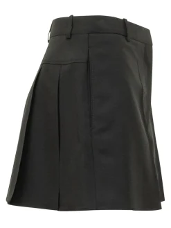 Shorts with Back Pleats